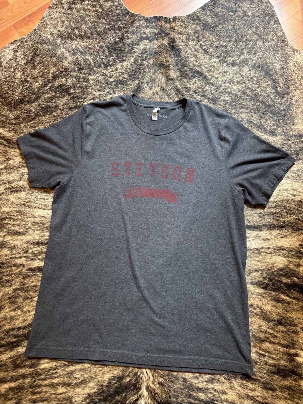 Stetson Men’s Graphic Short Sleeve T Shirt, Gray & Red, Size XL